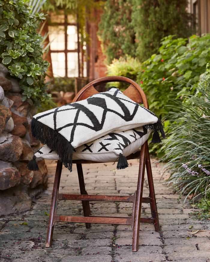 Loloi Pillow | Black / Ivory Loloi