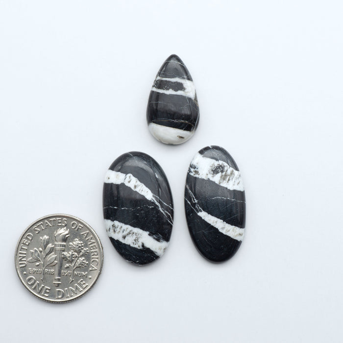 Natural White Buffalo Stone Cabochons are semi-precious gemstones cut into shapes ideal for jewelry-making, making them an excellent choice for artisans.